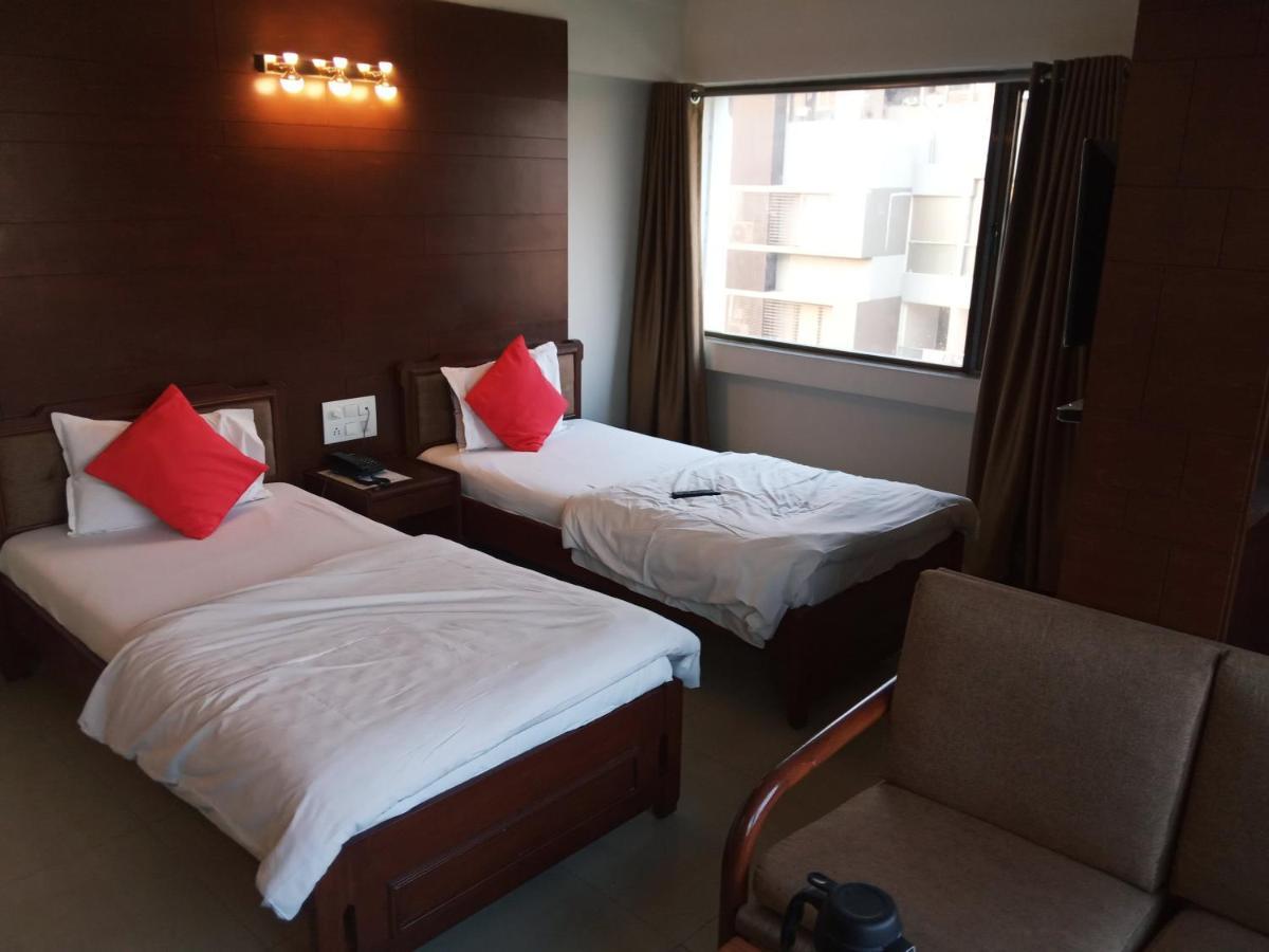 Hotel Apex Ahmedabad Exterior photo