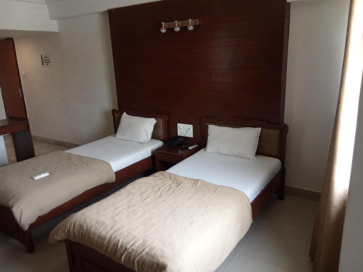 Hotel Apex Ahmedabad Exterior photo